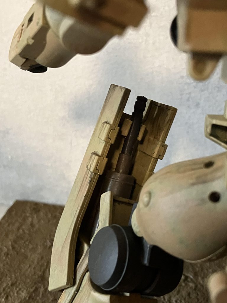 シールド裏に手投弾を装備