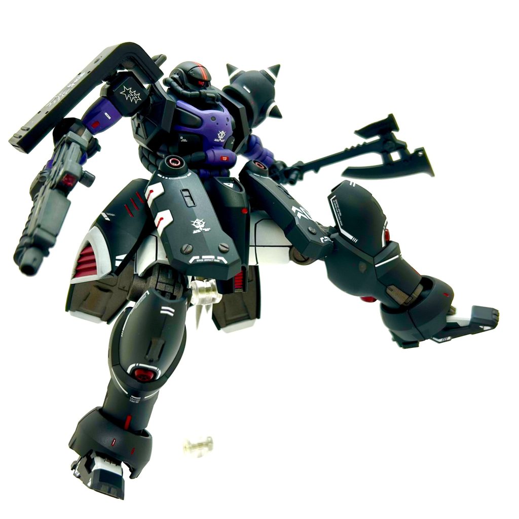 下半身に使った中華キット、とにかく可動域が広く よく動きます。ただし(たぶん)、材質がABSとPCVなので、調子に乗って動かしていると塗装がハゲます😩