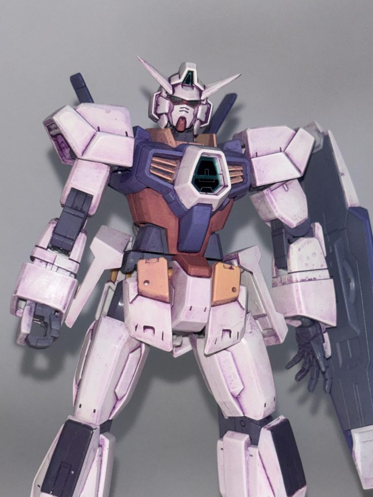 全体を紫〜ピンクにするためMr.ウェザリングカラーのレイヤーバイオレットをつかってみました。