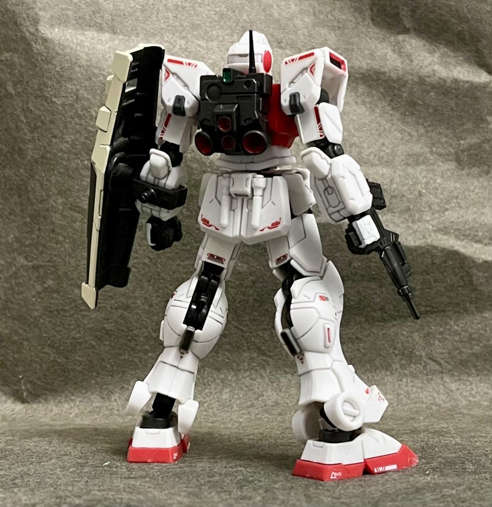 次に、モルモット隊仕様。コロニー戦仕様の状態からシールドのみ交換する事で再現。以下、宇宙戦仕様に戻してアクション↓