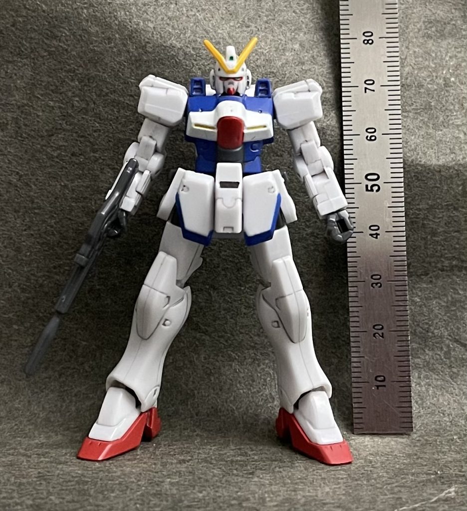 サイズは約8cm。スケール換算だと1/200くらい。因みに他の同シリーズのモデルと比較すると、この子が1番小サイズ。シリーズ通してスケール統一はなされていないと思うんだけど...元が小型MSということで敢えて微妙に小さくしたのかな?
