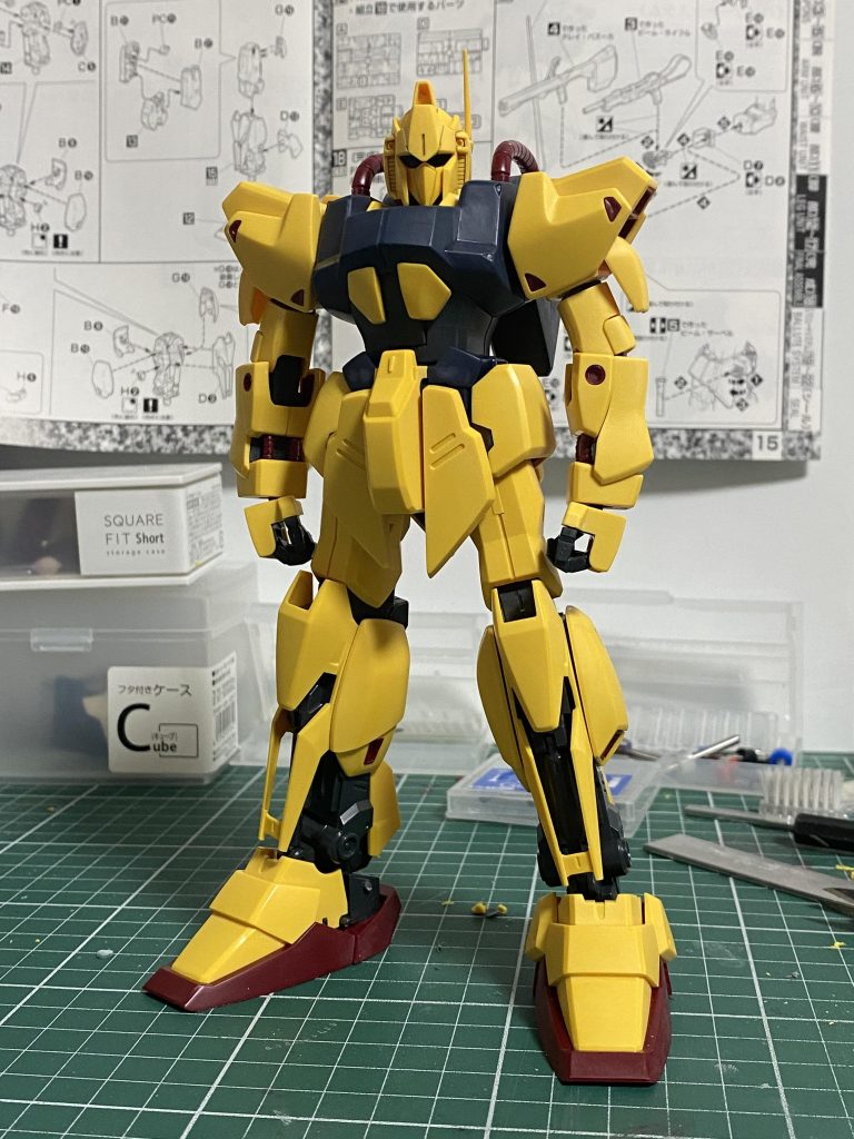 作品名：MG 百式 1.0<p>肩位置を下方へ変更 脚を開けるよう股関節位置変更、足首切り欠き フロントアーマー幅マシ ※3枚目素組み </p>