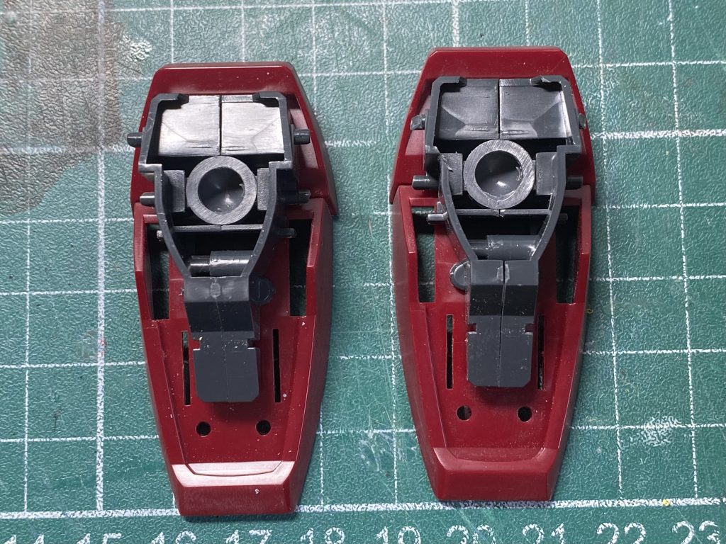 足首切り欠き左未加工、右内側加工済みの比較見えなくなるので削るだけで後のリカバーは要りません