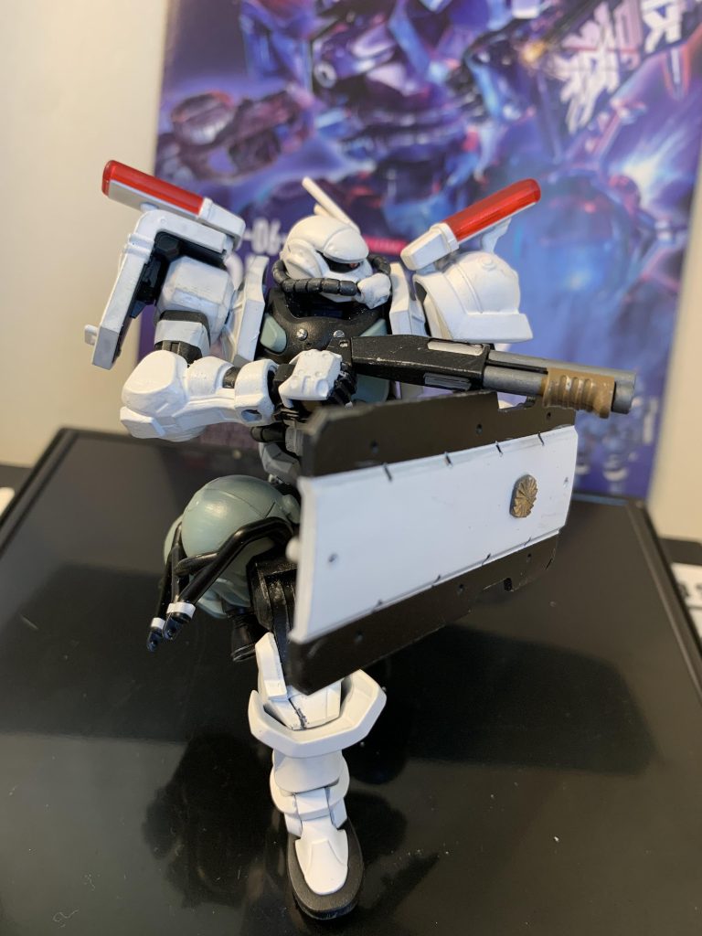 塗装は基本白サフ・黒サフのラッカースプレー。細かい部分はエナメル塗料を筆塗りしています。