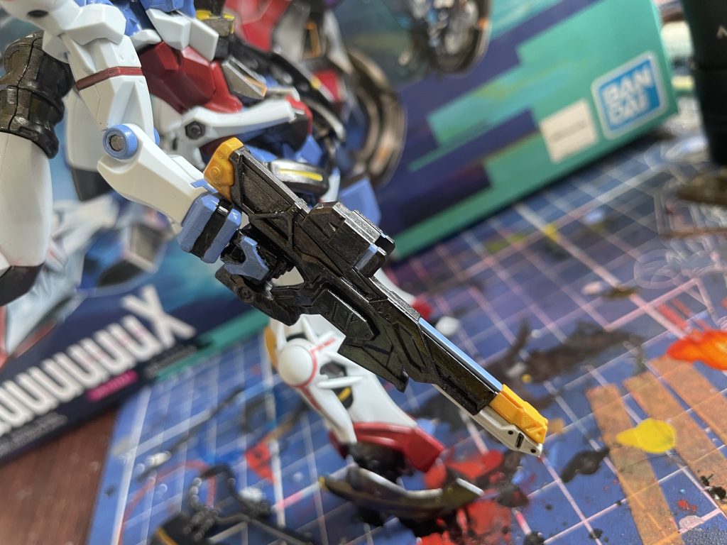 ビーム・ライフルも自分解釈のカラーリングで塗装しました。