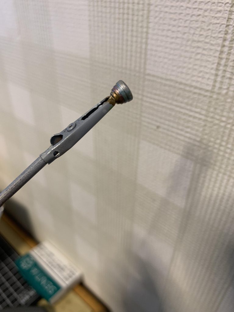 バーニアを焼き鉄色にしたく、筆塗りで頑張ってはみたものの、ランドセルに嵌め込むと全く見えなくなってしまい、ちょい凹み。