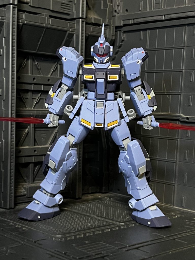 この機体には「HADES」と呼ばれる特殊なOSが装備されています。同時期にジオンで開発された「EXAMシステム」を元にオーガスタ研究所が作り出したものです。このシステムはパイロットへの負荷が非常に大きく、のちの強化人間のようなパイロットにしか扱えないものでした