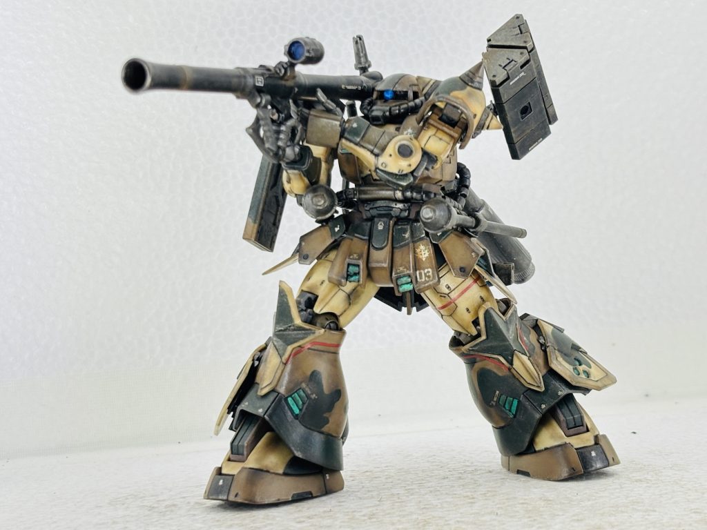 バズーカー構え。