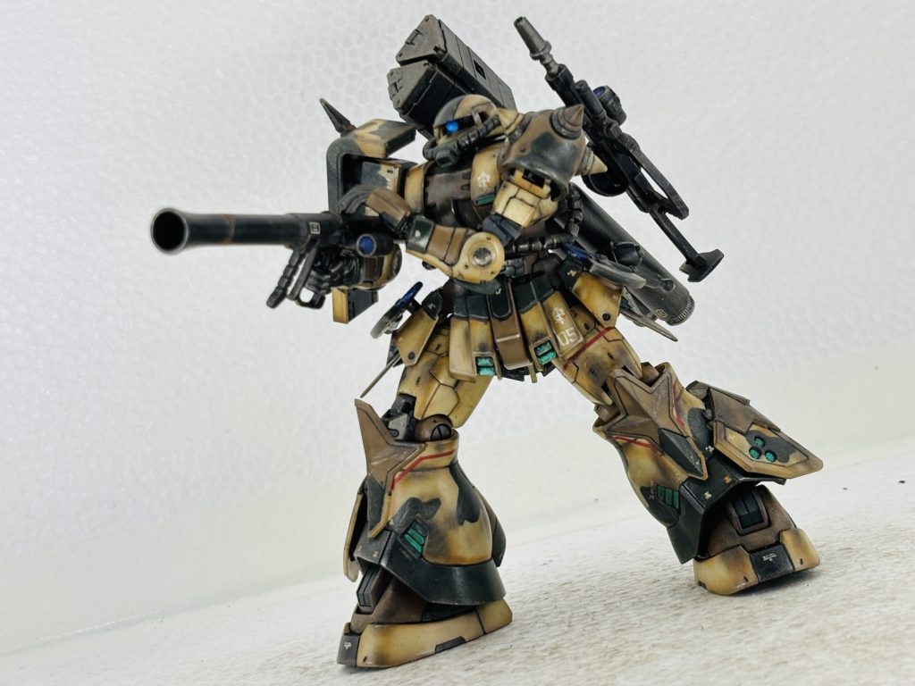 バズーカー構え。