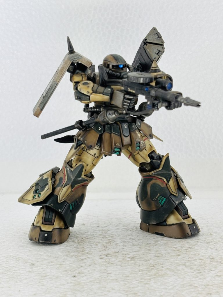 バズーカーパージ。ザクマシンガン構え。