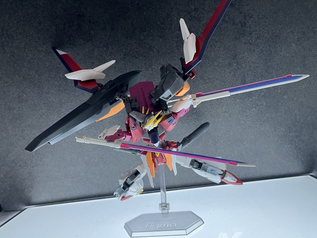 バックパックのファトゥムも、横に大きく伸びたインパクトのあるシルエットになったかと思います！