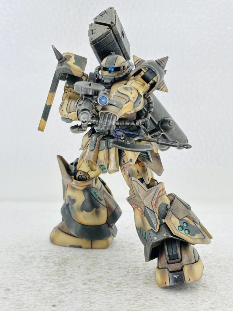 バズーカーパージ。ザクマシンガン構え。