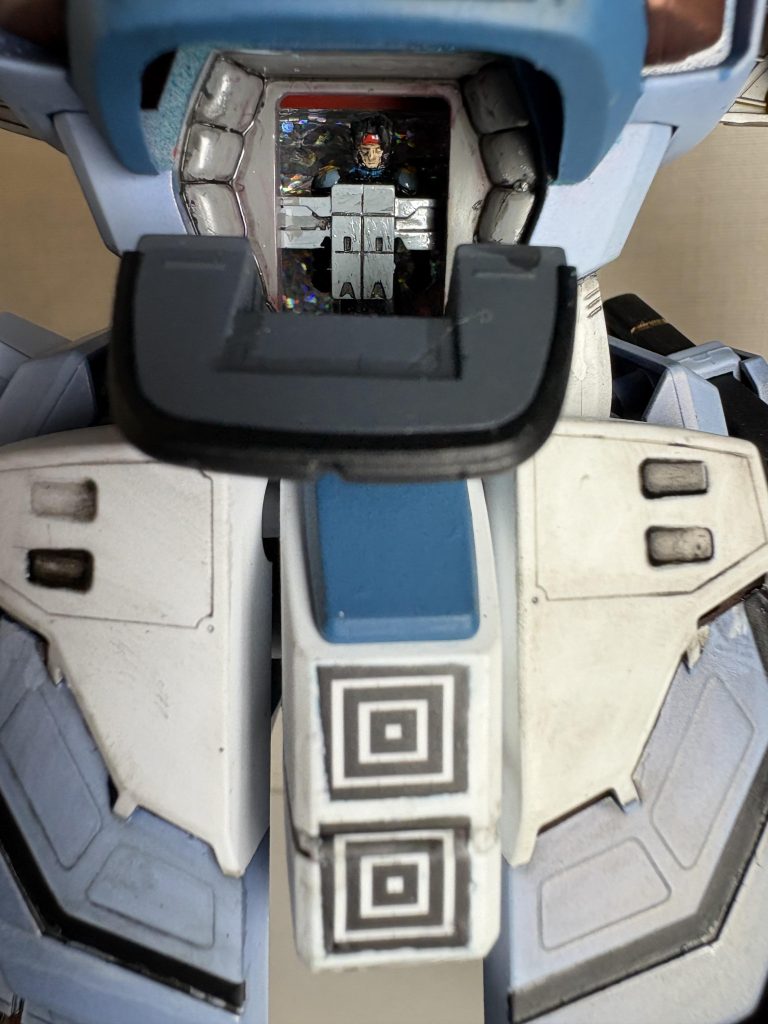 コクピットにはドモンがいます。