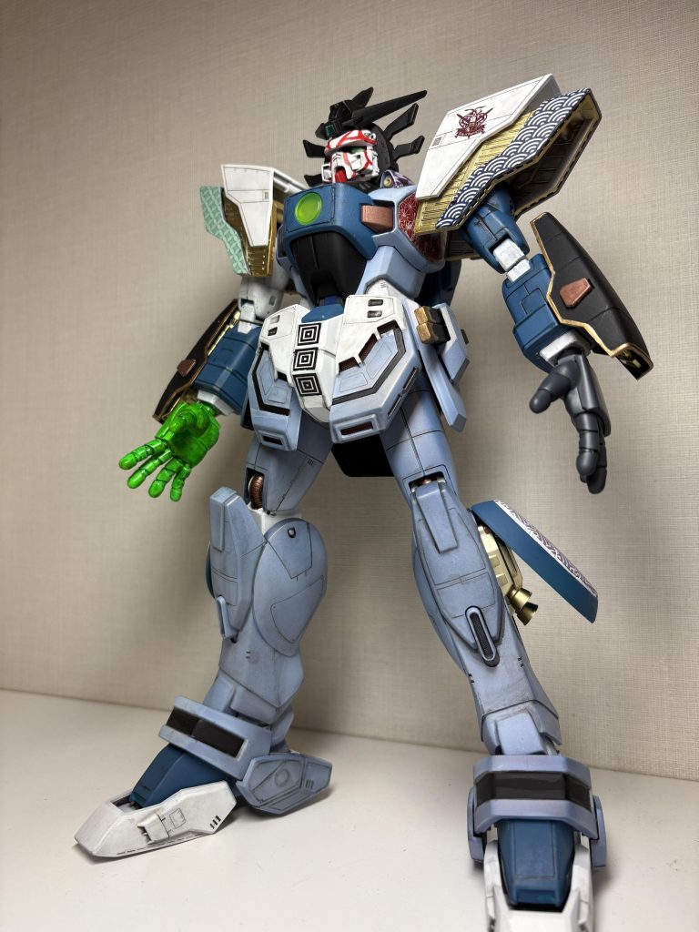 ボディの薄青色は、下地にブラック、その上にガイアのパールホワイト→クリアーホワイトの順です。今回は艶消し仕上げにしましたが、艶ありのままであれば、チタニウムフィニッシュのような奥行きのある色になります。