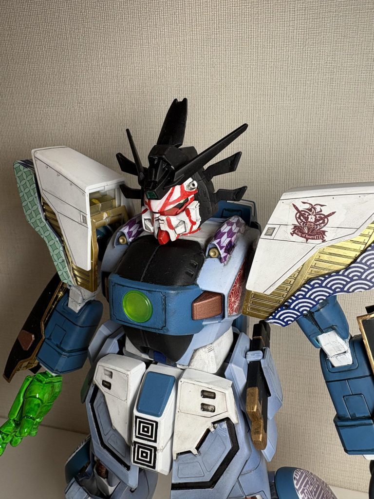 キングオブハートの紋章や、吉祥紋様は自作デカールを使いました。