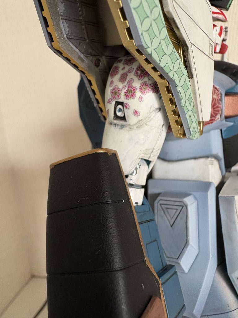 右肩には桜吹雪が。遠山の金さんバージョンです。