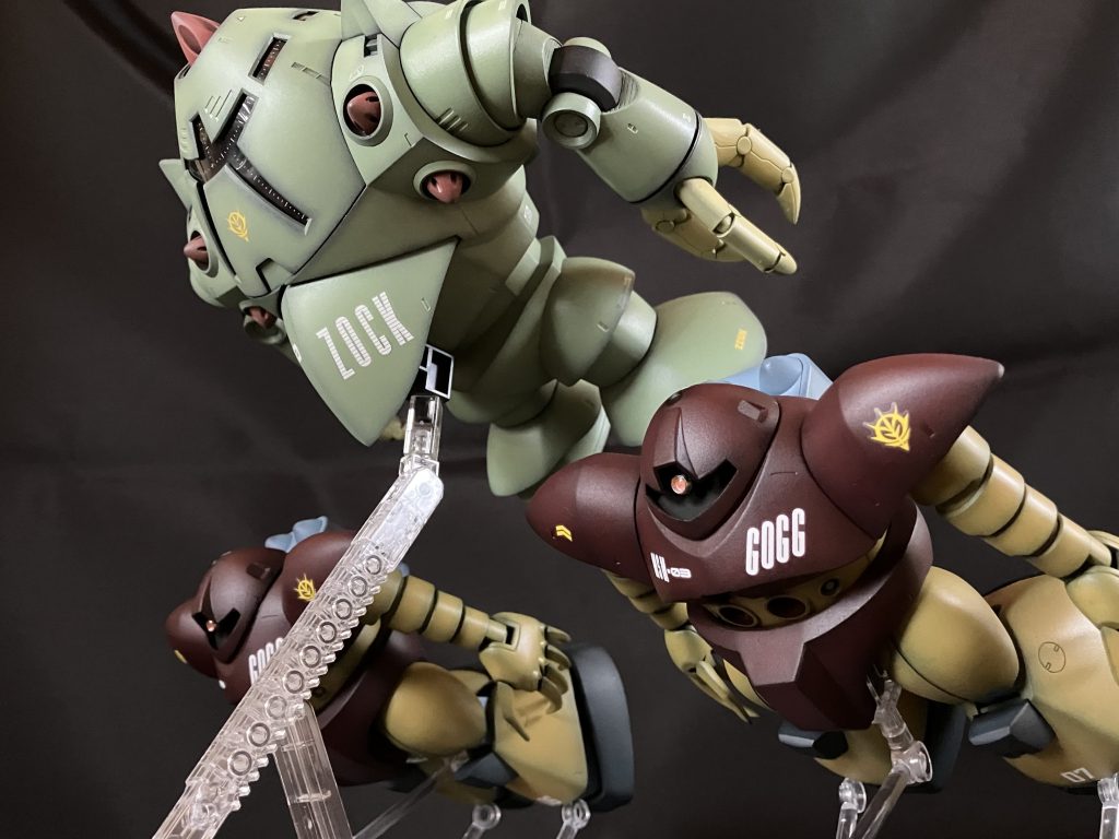 僚機のゾックとともに。これからこんな感じで水中を泳ぐ3機をジオラマにしようと計画中です。