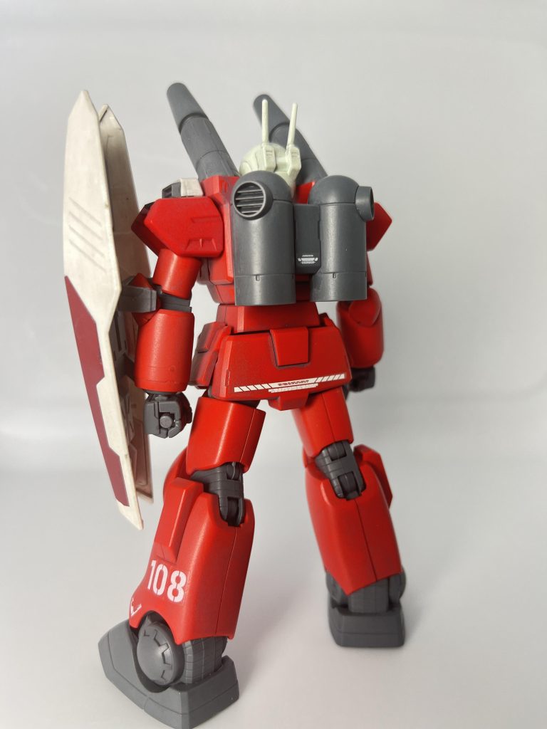 肩パーツはスターバーニングガンダムのパーツを少し加工したものシールドはアレックスのものを使用、接続パーツと肘パーツ内に磁石をつけました。