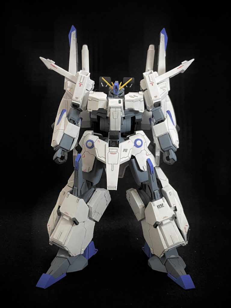 シルヴァ・バレト本体もプロポーション変更の改修をしています(後述)肩・胸・腕にはFAZZ同様のミサイルランチャーが装備されているつもりでディテールを配置しています(ハッチが開いたりはしませんが…)