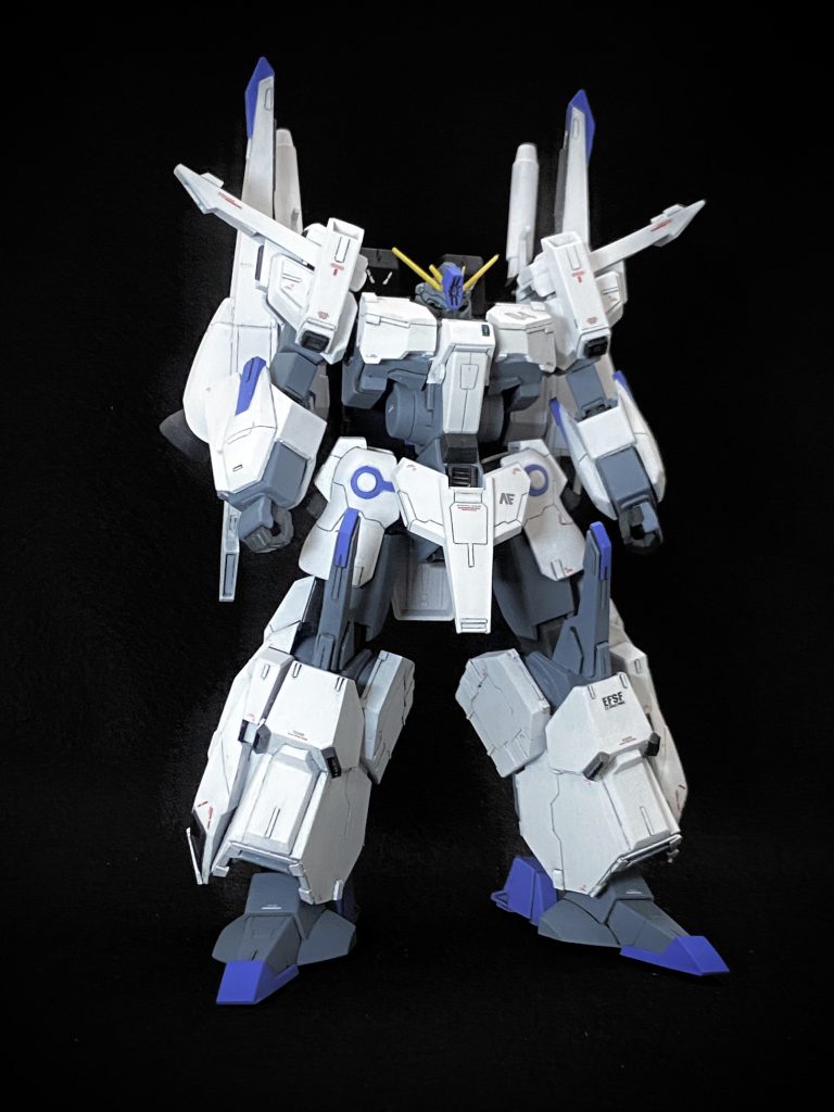 配色、調色はMG FAZZ Ver.Kaのカラーチャートを参考にしました。いわゆるセンチネルカラーは初めてでしたが、この系統のブルーにハマってしまいそうです。完成してから気づきましたが、FAZZとMk-Ⅴの流れを汲む機体!間接的とはいえ因縁ある相手同士の融合でしたね。