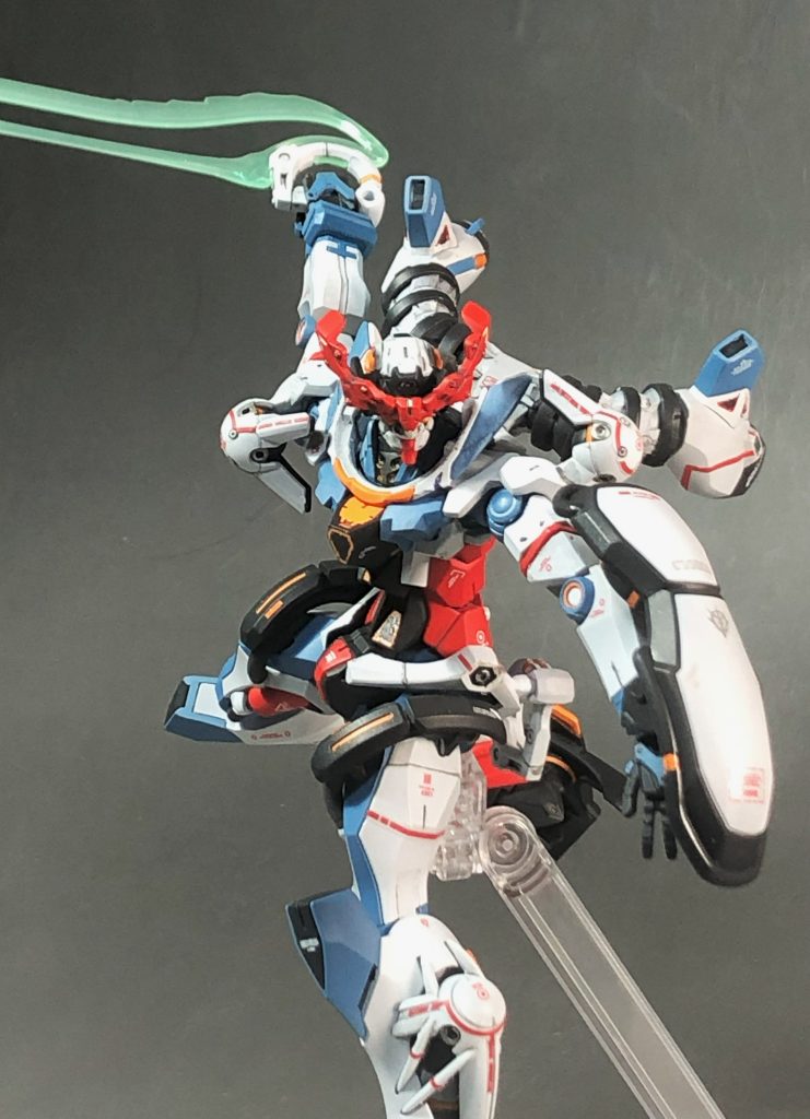 塗装は・白...エヴァホワイト(G)・黄...マンダリンオレンジ(G)・赤...エヴァレッド(G)・グレー...ニュートラルグレーⅣ(G)・青...ジークアクスブルー(水C)2色あるという説もある白の塗り分けはハナッから断念マスキングしわすれや、後から塗り分け判明したりでしょっちゅう追加塗装してたので混色はしないようにしてました