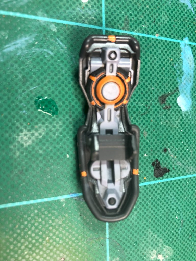 最大の鬼門だったシールド裏苦労のわりに写真だと裏側が見えるカットがないので悔しいから製作途中のを