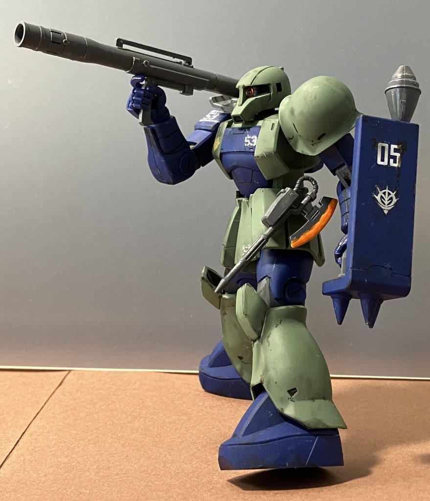 バズーカを撃ち込みます。