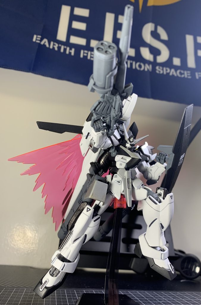 ■ 通常展開モード(出力増幅状態)IMDユニットが安定稼働する範囲内で粒子制御を増幅し、戦闘時の優位性を高める。180秒経過後は自動で粒子制御が抑制され、標準出力へとフェードアウトする。・稼働時間：最大180秒(3分)・出力倍率：通常時の1.6〜1.8倍・運用目的：機動力・火力の同時強化