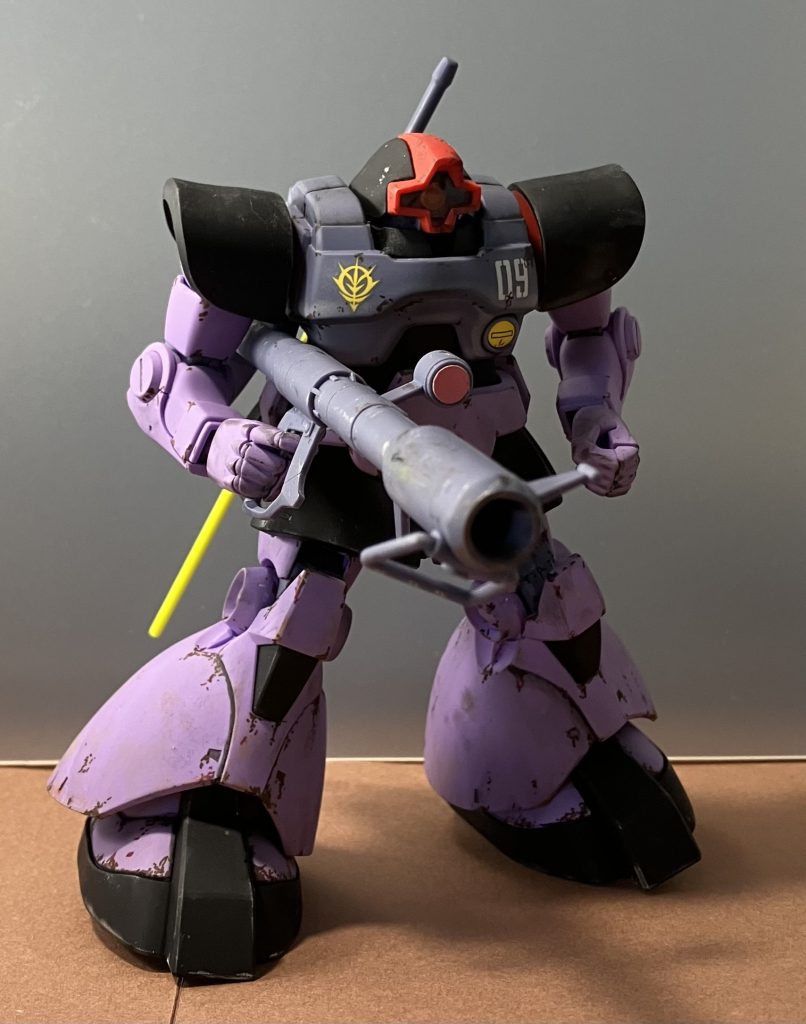 バズーカを構えて、ホバーでの陸上移動