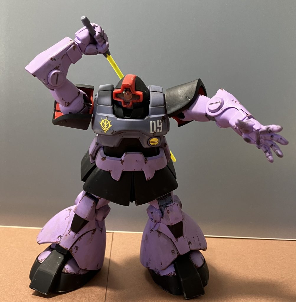 陸上ホバー移動をしながら、サーベルに手をかけ