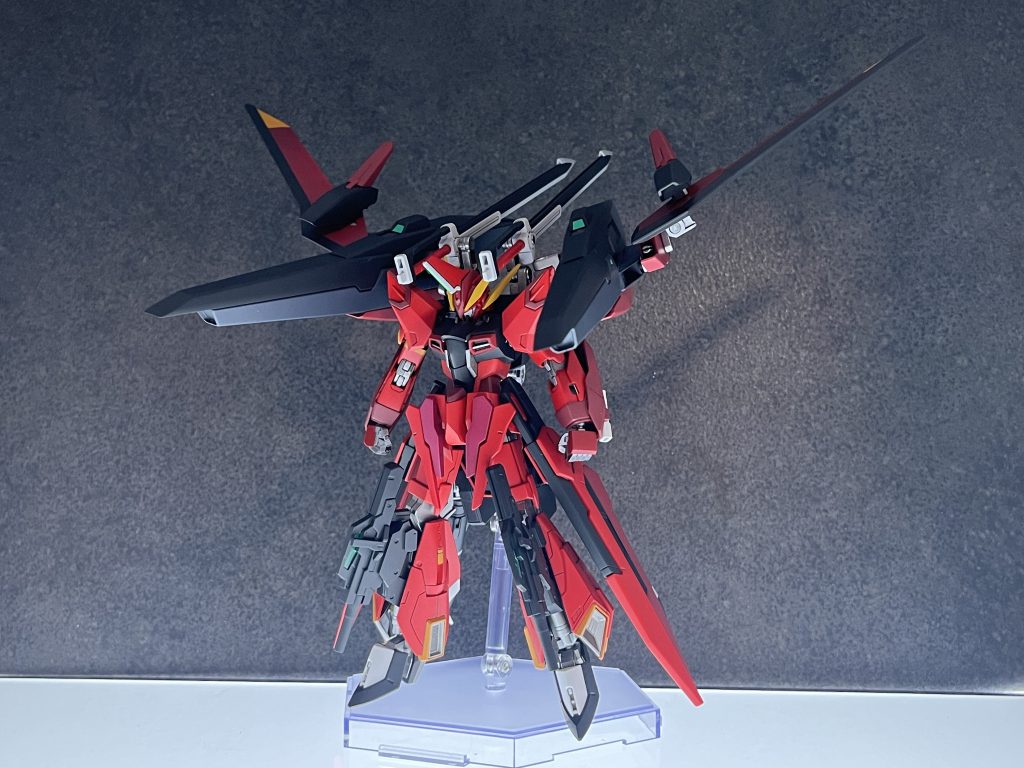 上記の説明通り、イモータルジャスティスにハルートの武装を織り込んだデザインになっている。カラーリングはイモータルジャスティス（もしくはセイバーガンダム）に寄せ、そこにハルートを連想させるオレンジを差し色としている。