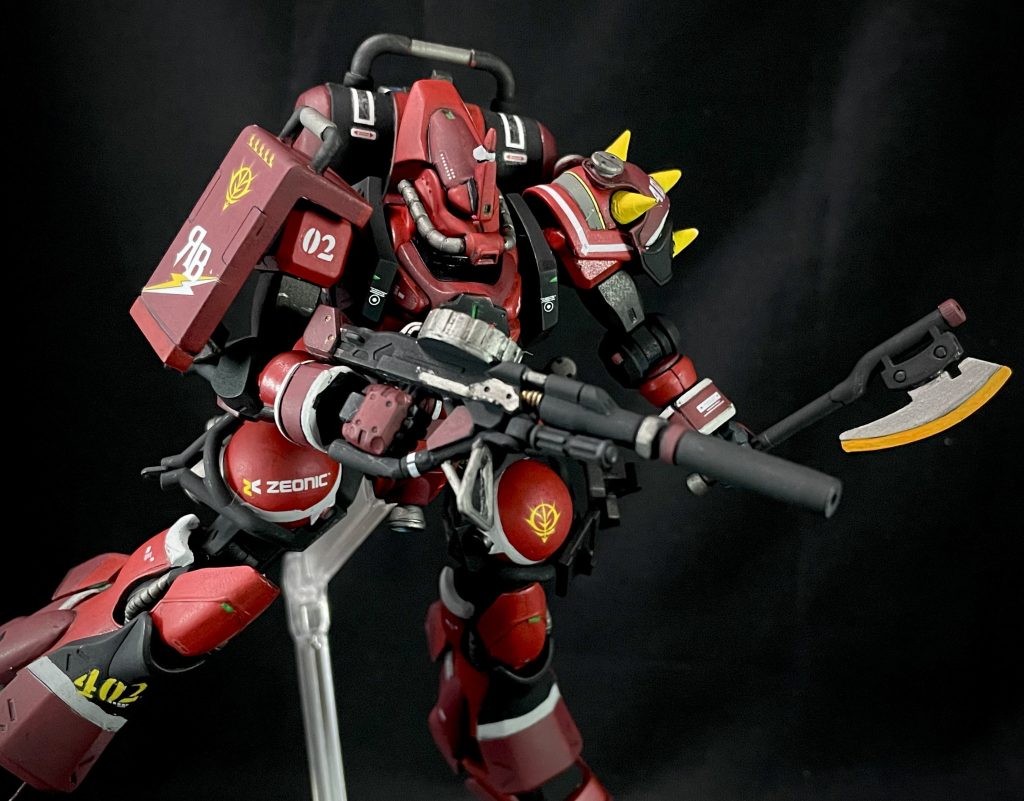 武装②ザク・マシンガン改バレルの延長により高機動時での集弾性を改善している武装③ヒート・ホーク取り回しやすくする為にケーブルを排除しサイズダウン