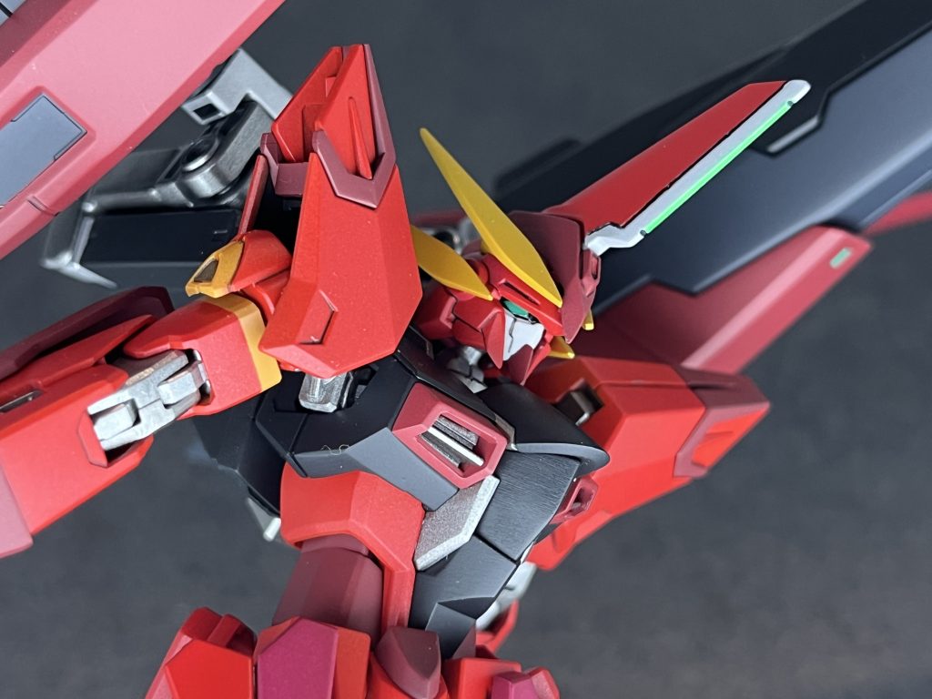 ハルートのデザインを織り込むのが大変でした。アインとハルートを使った頭部は、ジャスティスっぽい造形になってよかったです(gundam-kao8)