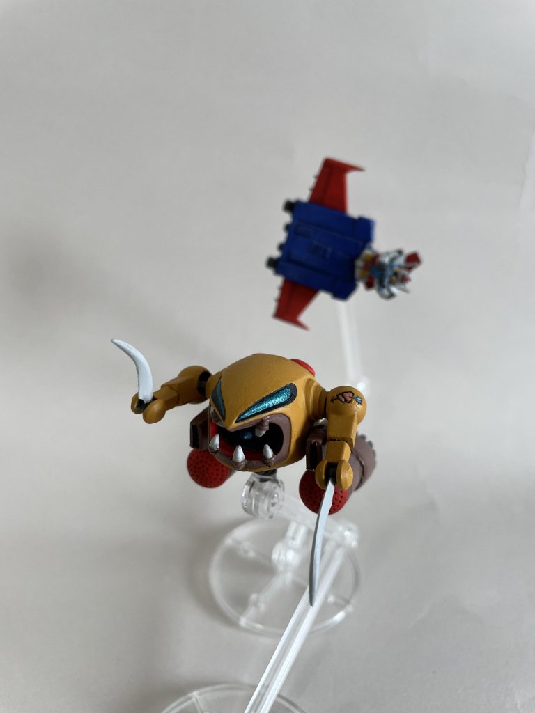 パッケージアートに寄せてみました。台座はべギルべウについてきたものを使用しています。