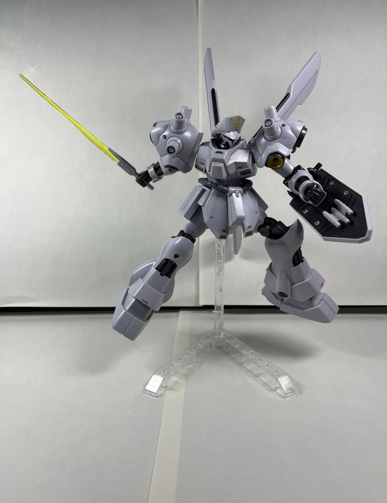 このサーベルの形、大好きです。頭部がまるで軍帽のようで厨二心がくすぐられます、正直この頭に一目惚れして買いました。