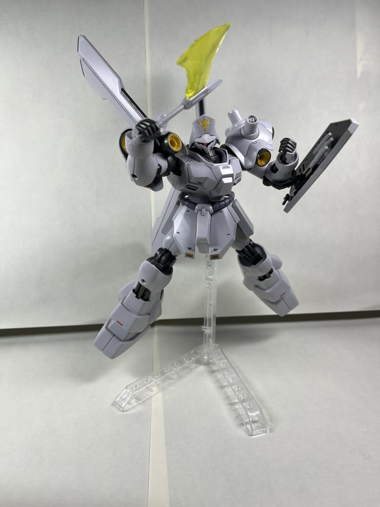 ギラドーガの流用があるキットですが、元々太い脚部に上半身がほぼ新規造形で、なおかつ各所がでかいので結構ボリューミーな機体ですね。