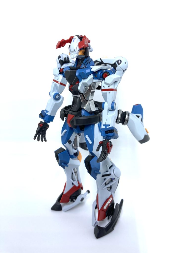 頭の他にも、よく見ると腰周りや脚部やバックパックの位置なんかもちょっと変わってます。