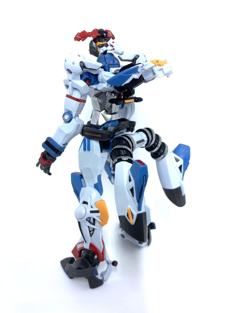 後ろ姿です首周りにあったパーツは武器のマウント用に後ろに付けました。