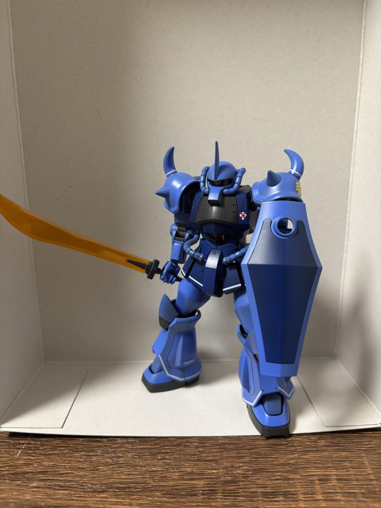 基本塗装終了、デカール貼り始めの頃です。