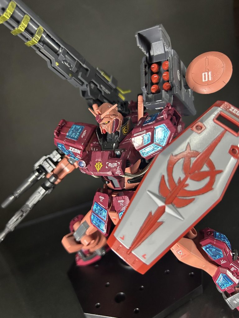 あまり派手なポージングが取れないのが難点ですがフルアーマーは立ってるだけで存在感があるので可動域なぞ要らんのです……