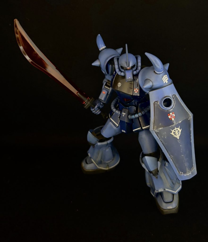 塗装はガンダムカラースプレーと一部筆塗り、合わせ目消し、Hアイズ、別売デカール使用。ピンウォッシュ、チッピング、地上戦ウェザリングです。塗装は下地をブラックのサーフェイサー、薄い青をライトブルー、濃い青をMSブルーZ系を使用しています。