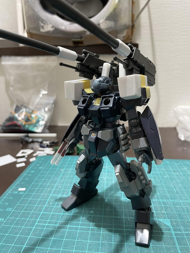 キャノンはバルバトスの滑空砲です。