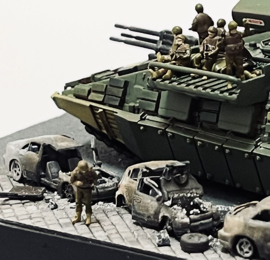 作品名：「タンクデサント」<p>ガンプラ復帰する前は1/72のAFVジオラマばかり作ってたのですがその時重宝してたのがプライザーのフィギュアでした。中にはタンクデサント用の凄まじい物があって1/35でもこんなの無かったですね😅コレを1/144のマゼラア […]</p>