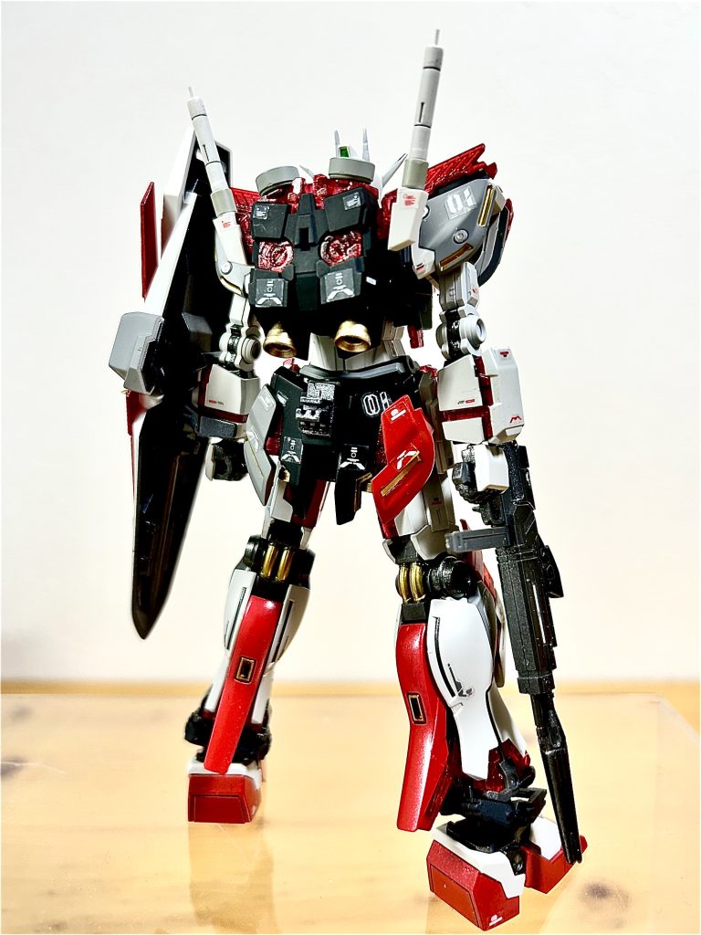 ビームサーベルのところは真鍮線でデコってます。それ以外は塗装でイメチェン。