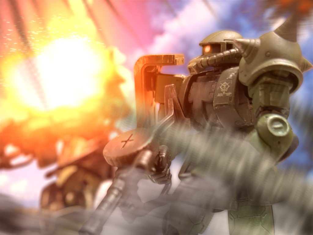 「これが、オデッサを落とした物量か!」 サム伍長は、ザクのコクピット内で毒づいていた。 ジオン軍港は洋上からの激しい砲撃にさらされていた。降り注ぐ榴弾の雨あられに、既に自分の隊を指揮する上官の機体は沈んでいた。洋上からの砲撃だが、敵の姿は見えない。海に正対しながらも、自身の機体を何とか守りながら、後退する。同じように後退する僚機が、視界の右前で爆散した。今度はまっすぐの光が射貫いた。「メガ粒子砲まで……っ!」砲撃があった洋上の方角は、敵が見えない。いや、水平線に並ぶあの小さな影が火線の源か。針の先ほどに見える瞬きは、どんなに近く見積もっても10km以上は離れているように思える。旧世紀よろしくの艦砲射撃は、ミノフスキー粒子によるレーダー類の無効化で滅びたと思っていた。しかし、場所と距離がわかっている、動かぬ目標に対しては確かに十分成立する。しかもこれだけの規模の施設なら、榴弾をばら撒けば必ずダメージを与えられる。 考えている間に、今度は左のザクを光線が射貫いた。さっきからこのビームは、MSを狙撃するように飛んでくる。艦砲射撃による無差別な攻撃ならともかく、こんな距離で、MSのような動く目標に対して狙撃などできるものなのか。「化け物どもがっ!」叫ぶや、ピタリと砲撃がやんだ。が、安堵の息を漏らす間などはなかった。 高速で空を横切る影を感じた直後、サムの機体は爆炎に包まれていた。◾️◾️◾️◾️◾️◾️◾️◾️◾️◾️◾️◾️◾️◾️◾️