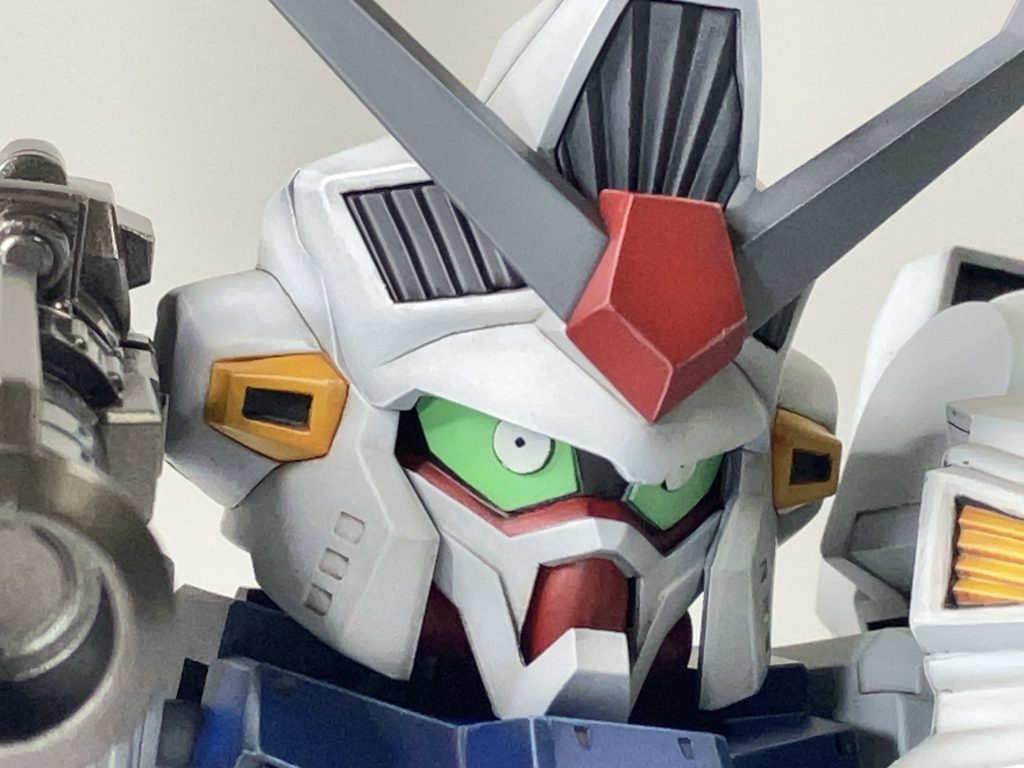 瞳の形状は、元祖BB戦士の箱絵を参考にしています(箱絵は後述)。