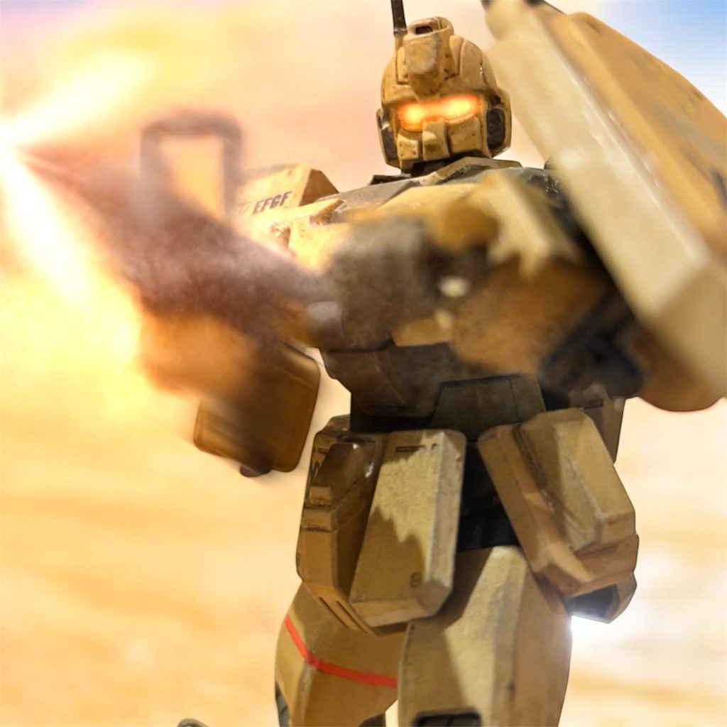 ちなみに、1stガンダムでは画面向かって右の上手、左の下手を意識した演出がされているらしく、ピンチの方が下手にいるそうです。が、本作、特に現在進行中の第2部では、主に左を西、右を東というふうに意識しているため、現在東進中の連邦軍が下手にいることが多いです。たまに上手・下手が入れ替わるのは、単に画面作りがしやすい向きにしているだけです。ですので、前述はしてみたものの、画面の向きには全体的に深い意味はありません。こちらもあしからず。