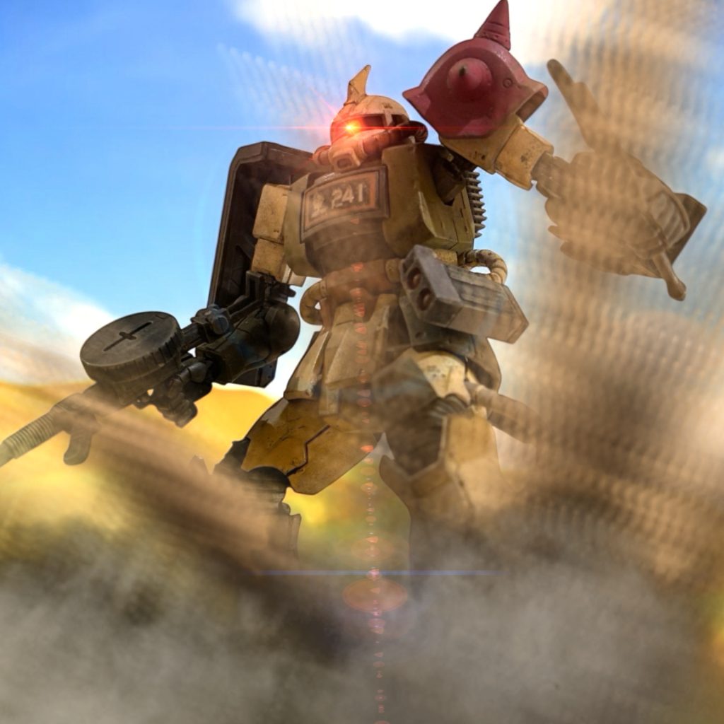 ハリソンが叫んだ瞬間、滑腔砲を装備した敵機の足元からザクが４機飛び出した。砂の中からの奇襲。アフリカ戦線のジオン軍の十八番だが、宇宙から降りてきたばかりのMSパイロットには知れ渡っていなかった。ただでさえ接地の悪い足場を乱され、たまらず敵機は横転する。砂の中から現れたザクは、その敵機にマシンガンの凶弾、ヒートホークの凶刃を無慈悲に叩き込んだ。たちまち、滑腔砲の３機は撃破された。