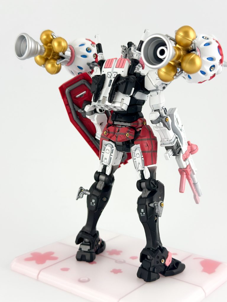 ビット装備状態背面。脚部やビットにちりばめられている小さなバーニアモールドは削り落としてメタルパーツに置き換えました。