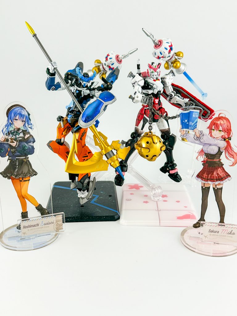 最後にすいちゃん、みこちのアクスタと一緒に。なかなか特徴は取られられたかなと思います。世界で一つのファンアイテムは何物にも代えがたい価値がありますね。見ていただきありがとうございました!ホロライブも、よろしくお願いします!